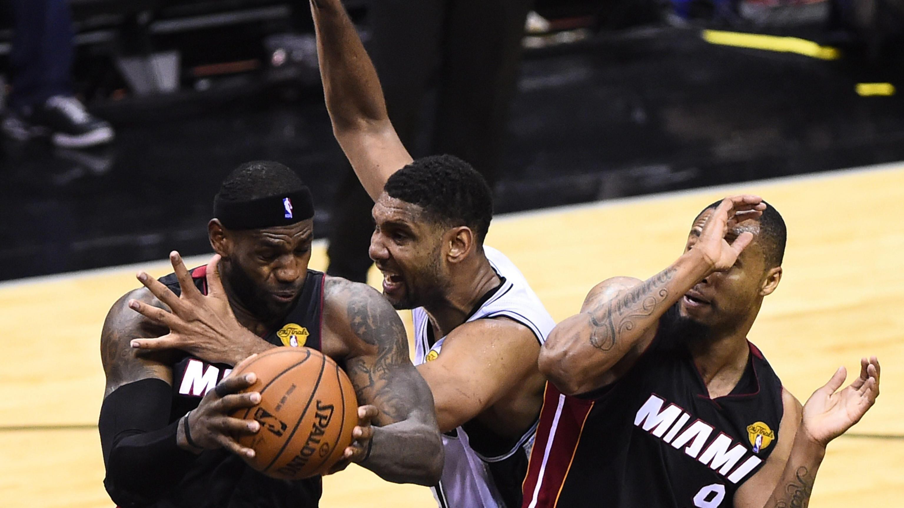 Nba, LeBron James è onnipotente. Miami passa a San Antonio e pareggia