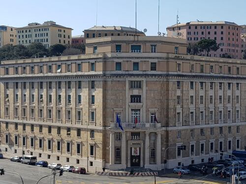 Incastrata dalla "trappola" della festa. Minorenne violentata dal branco