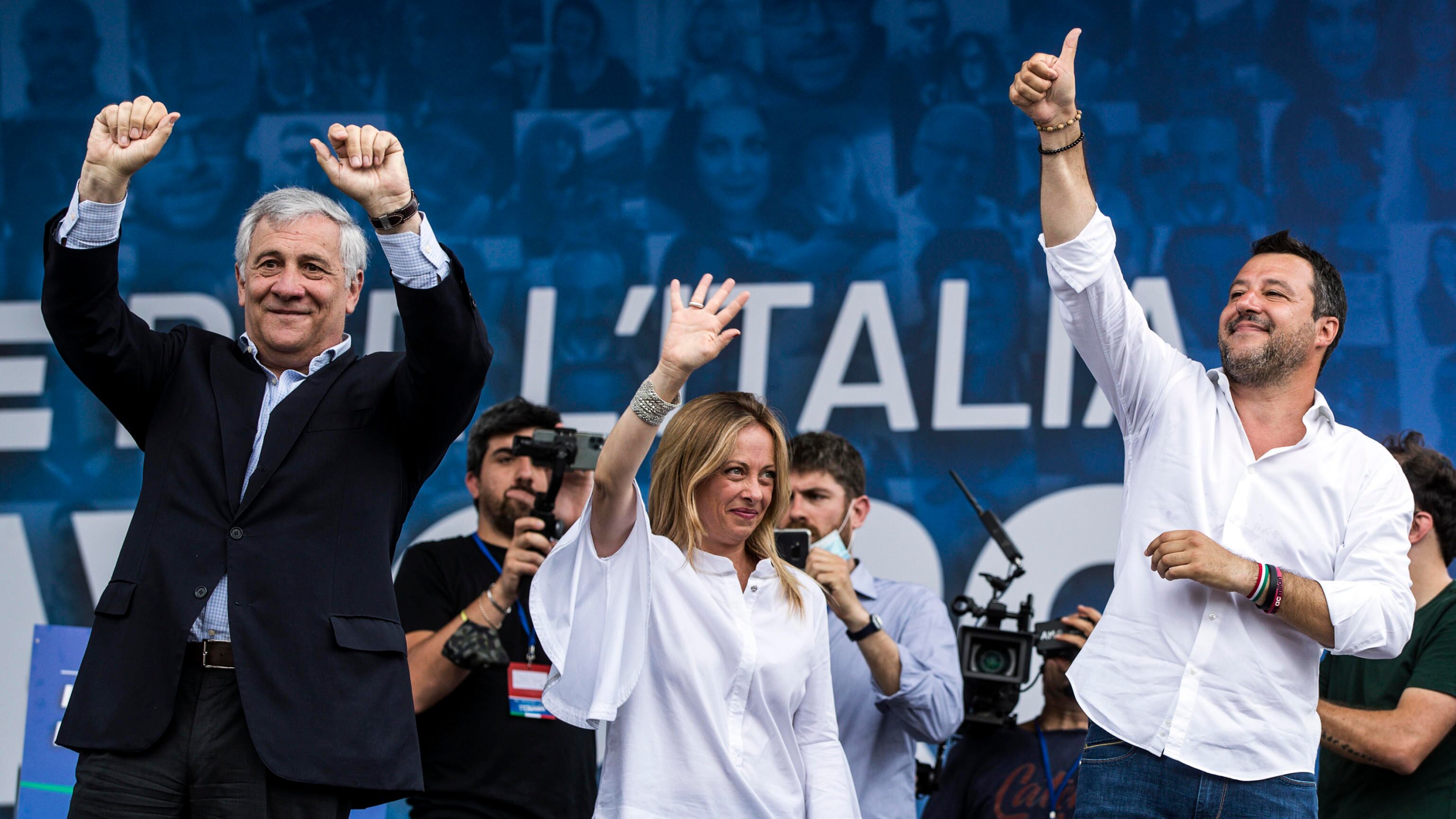 Sondaggi, il centrodestra sbanca e il Pd fatica: Fdi sale a quota 30,4%