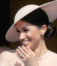 Meghan Markle solare alle celebrazioni per Carlo 3