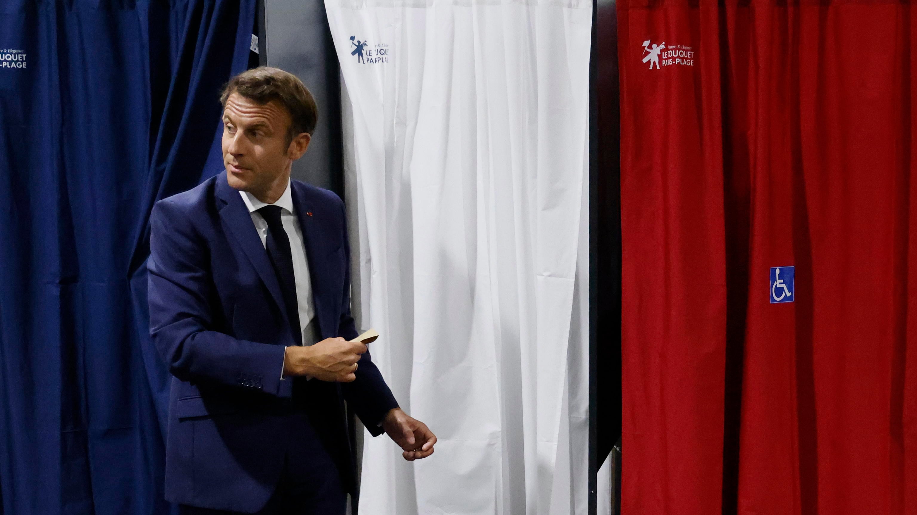 L'ultimatum di Macron: "Subito una coalizione o maggioranze variabili"