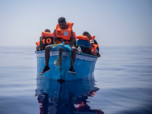 "Modello vincente". Le Figaro promuove il governo Meloni sull’immigrazione