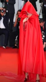 Ludovica Pagani sexy "cappuccetto rosso" al Festival di Venezia 7