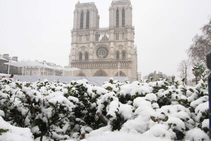 Parigi "in bianco": neve sulla capitale 2