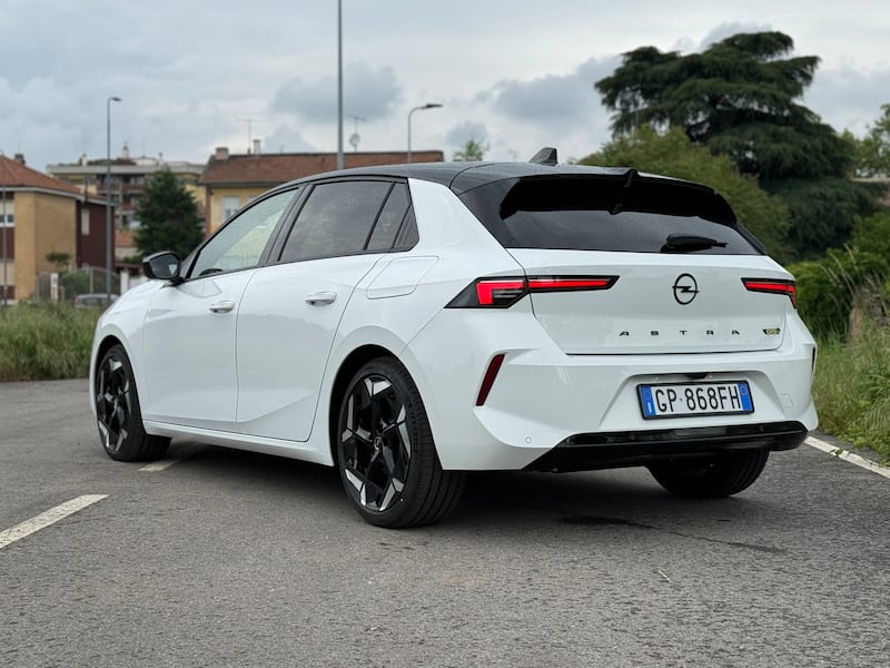 Opel Astra GSe: guarda la gallery della nuova due volumi sportiva da 225 CV 7
