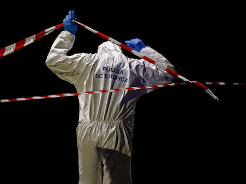 Il giallo della modella suicida: "C'erano due bicchieri vuoti in camera"