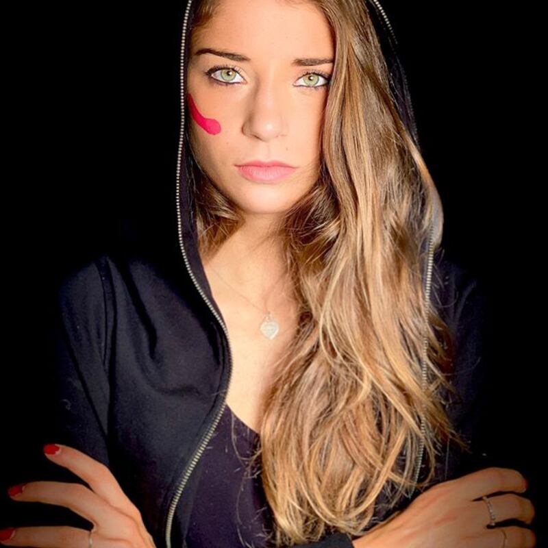 Eleonora Goldoni si prende la scena sui social 6