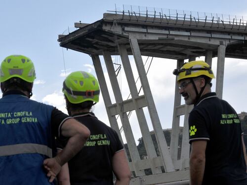 Crollo ponte a Genova: ora è caccia al colpevole