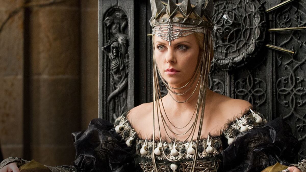 Biancaneve e il cacciatore, chi è Elizabeth Bathory, la contessa sanguinaria che ha ispirato il personaggio di Charlize Theron