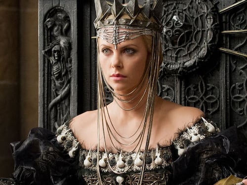 Biancaneve e il cacciatore, chi è Elizabeth Bathory, la contessa sanguinaria che ha ispirato il personaggio di Charlize Theron