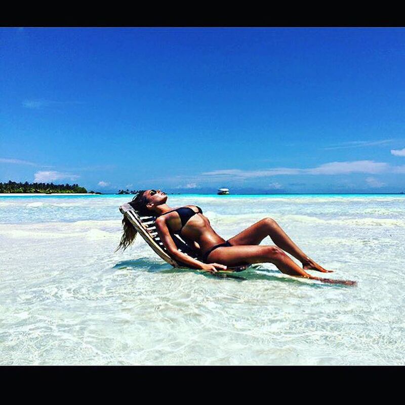 Sarah Nile: foto hot in spiaggia 2