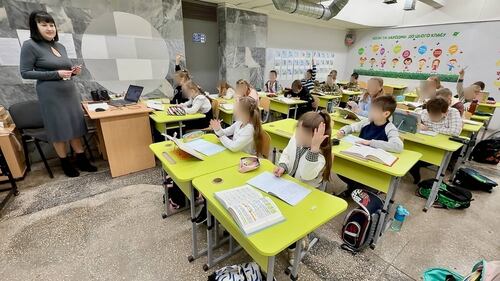Terza elementare ricavata nella metropolitana di Kharkiv