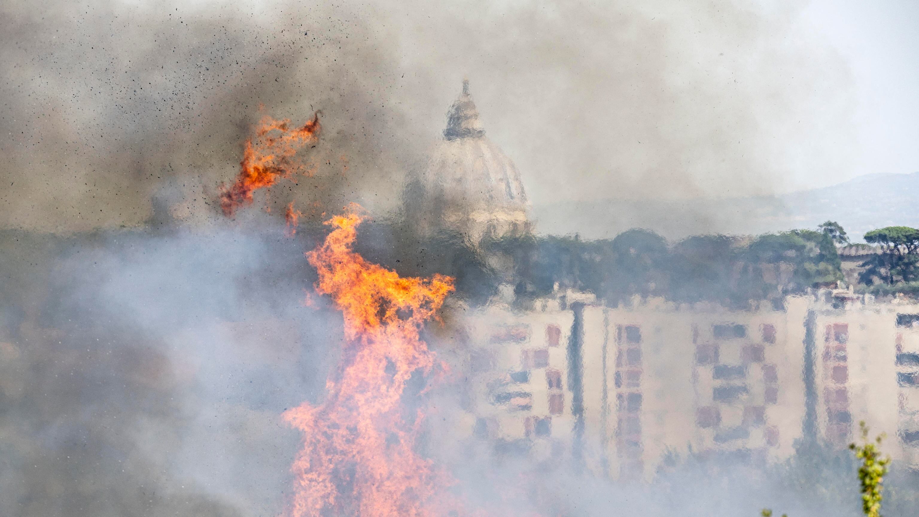 Roma brucia ancora: aperta inchiesta per il rogo di valle Aurelia