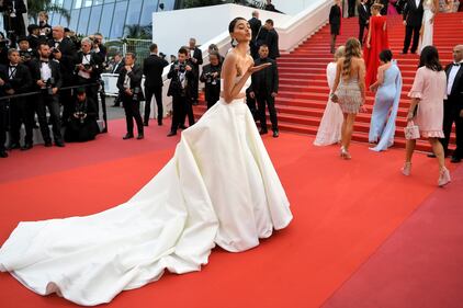 A Cannes, l'abito ha lo strascico 4