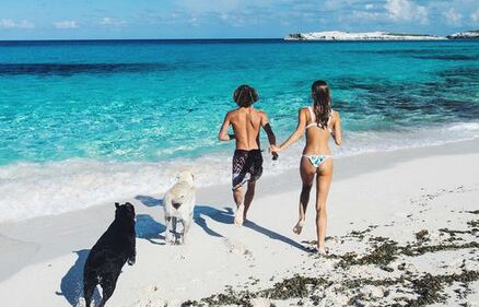 Jay Alvarrez e Alexis Ren, i due modelli, sexy, affascinanti e sempre in vacanza 15