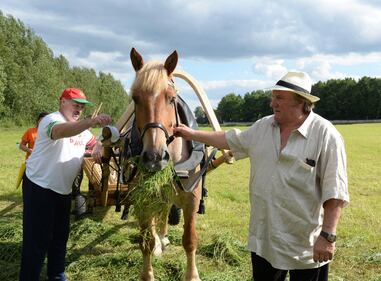 In Bielorussia vita agreste per Depardieu 9