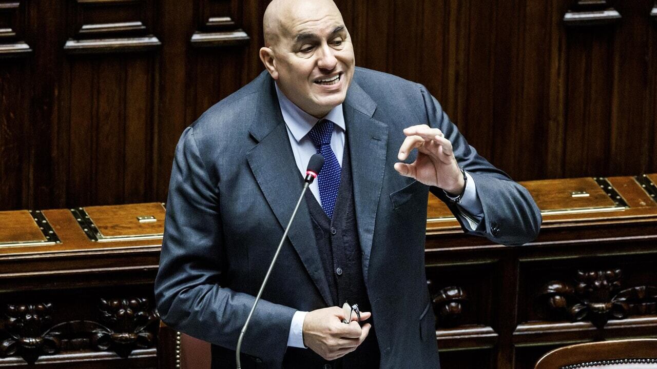 La denuncia di Crosetto: "Spiata la mia famiglia"