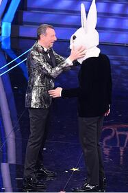 Fiorello trasformista: prima Coniglio poi Maria De Filippi 6