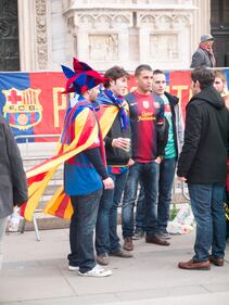 Tifo blaugrana in Piazza Duomo 12
