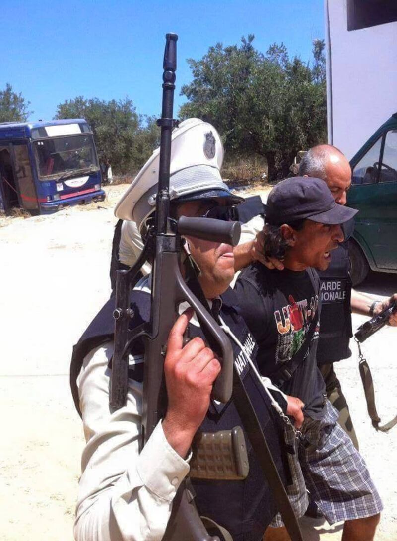 I turisti lasciano la Tunisia