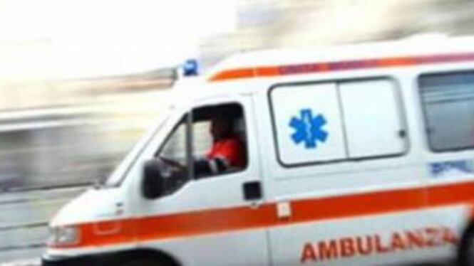 Bimba muore investita dall'auto della mamma