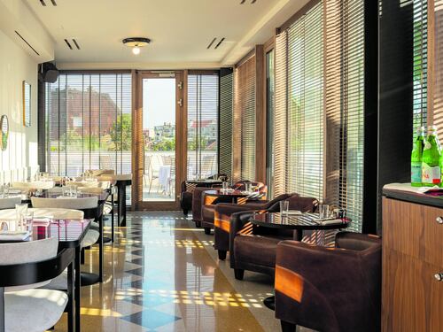 FIVE, il ristorante "fluido" in cima all'hotel Calimala