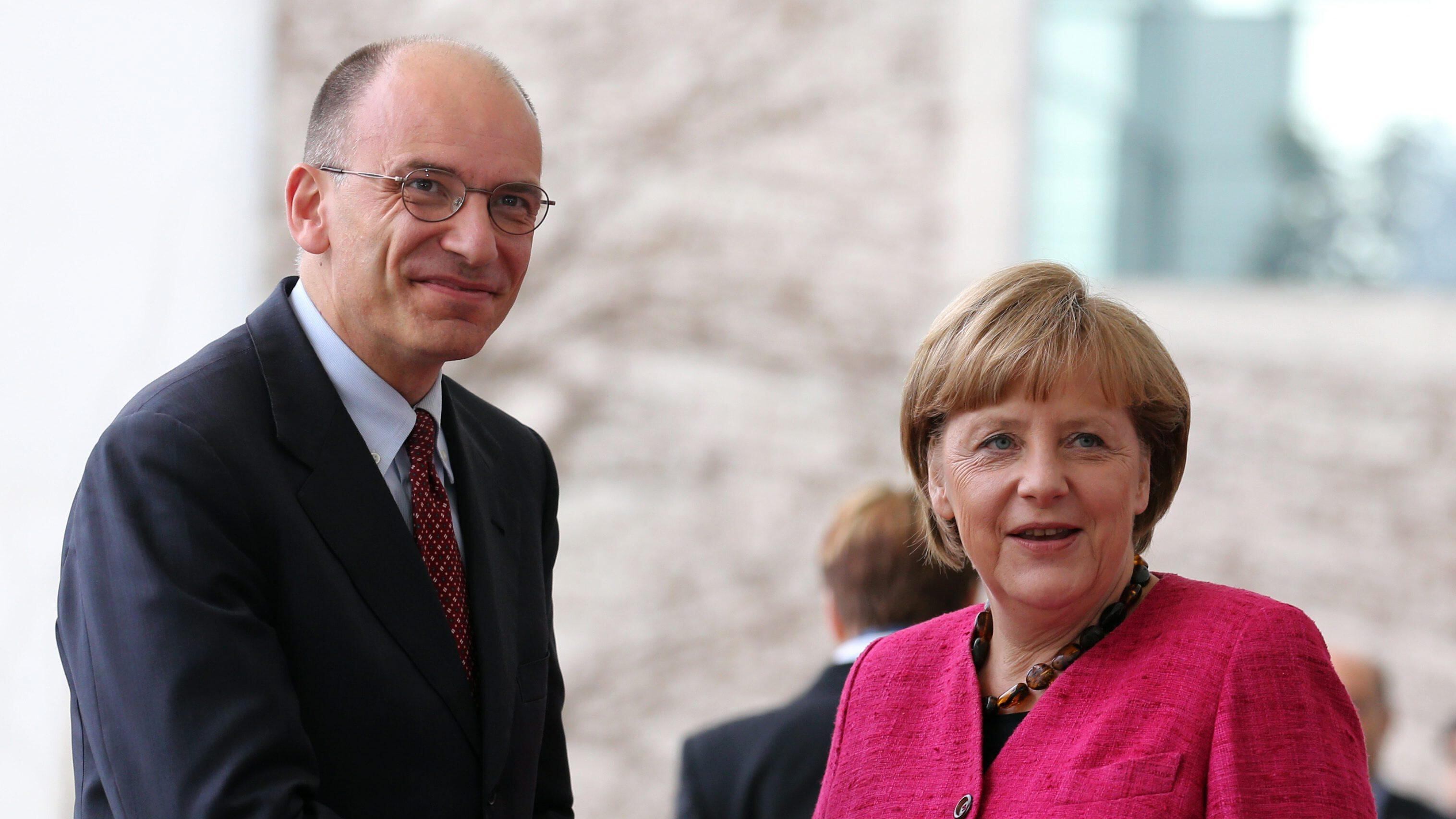 Il premier a Berlino incontra la Merkel: "Serve più Europa"