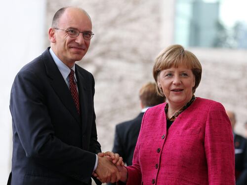 Il premier a Berlino incontra la Merkel: "Serve più Europa"
