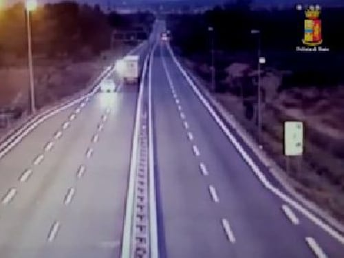 Tir contromano in autostrada: fermato camionista bulgaro