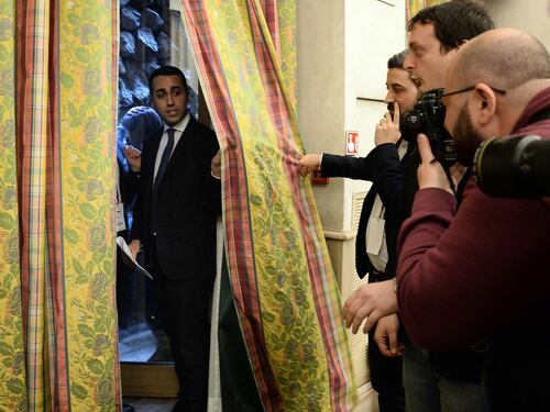 Ora Di Maio guarda a sinistra: "Governo col Pd, senza Renzi"