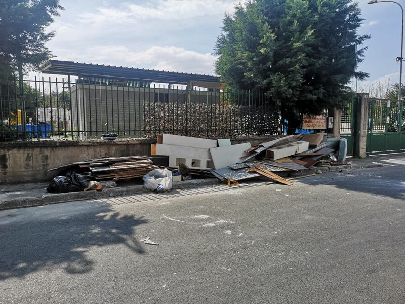 Sversano illecitamente rifiuti: così hanno ridotto l'area 1