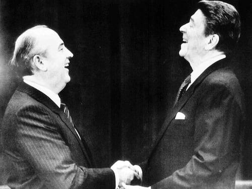 Da Eisenhower-Krusciov fino a Reagan-Gorbaciov: obbligati a doversi parlare