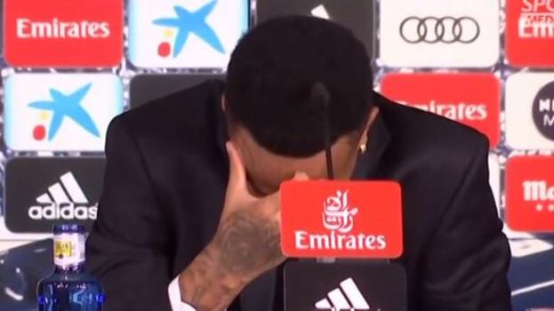 Real Madrid, Militao beve dell'acqua e si sente male durante la presentazione