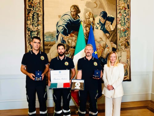"Siete l'Italia più bella". L'omaggio di Meloni ai volontari che hanno trovato il piccolo Allen