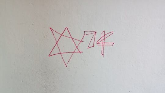 Nuovi casi, l'antisemitismo inquieta. Ex allievi accusano il prof di Roma