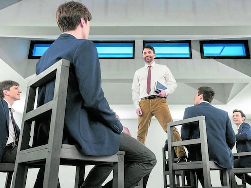 A teatro in stile minimal torna "L'attimo fuggente"