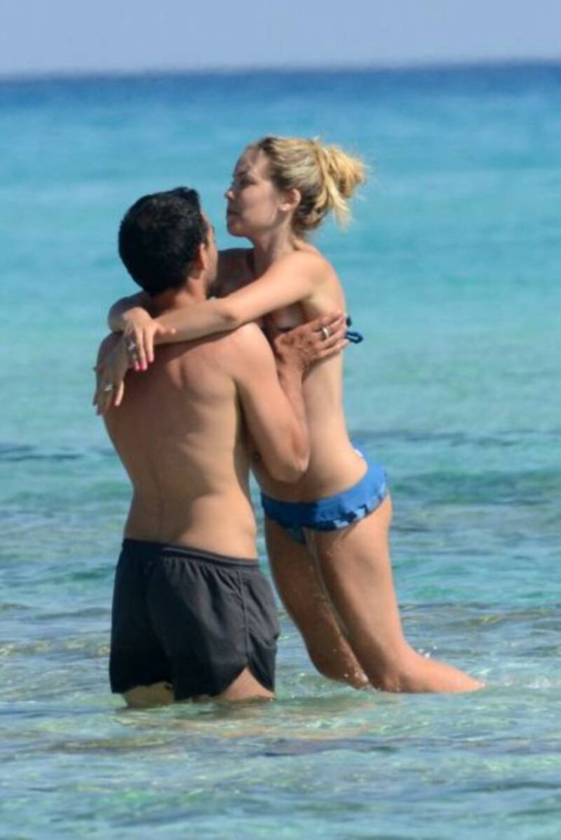 Costanza Caracciolo e Primo Reggiani al mare 9