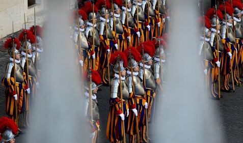 Le nuove guardie svizzere giurano in Vaticano 9