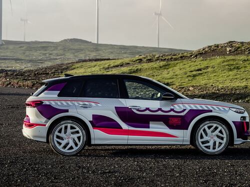 Audi Q6 e-tron, guarda le foto del prototipo