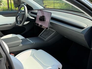 Tesla Model Y Performance: guarda le foto 12