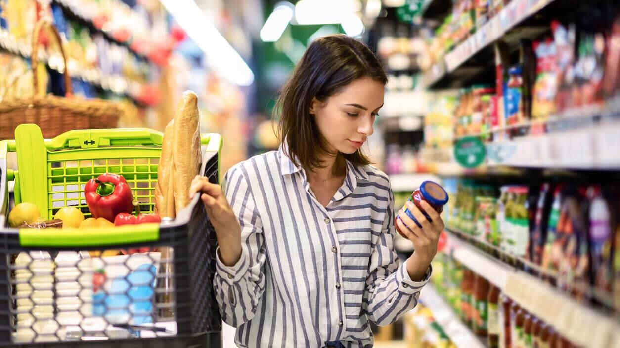 Come leggere attentamente le etichette degli alimenti