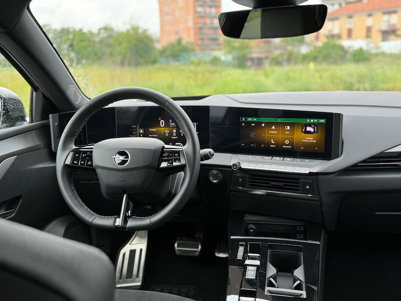Opel Astra GSe: guarda la gallery della nuova due volumi sportiva da 225 CV 16