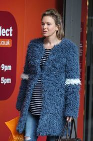 Bridget Jones mamma: Renée Zellweger col pancione sul set 39