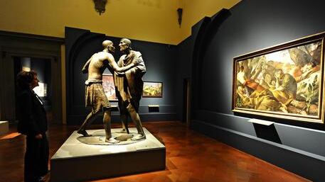 Firenze, scuola annulla la mostra: "I crocifissi urtano i non cattolici"