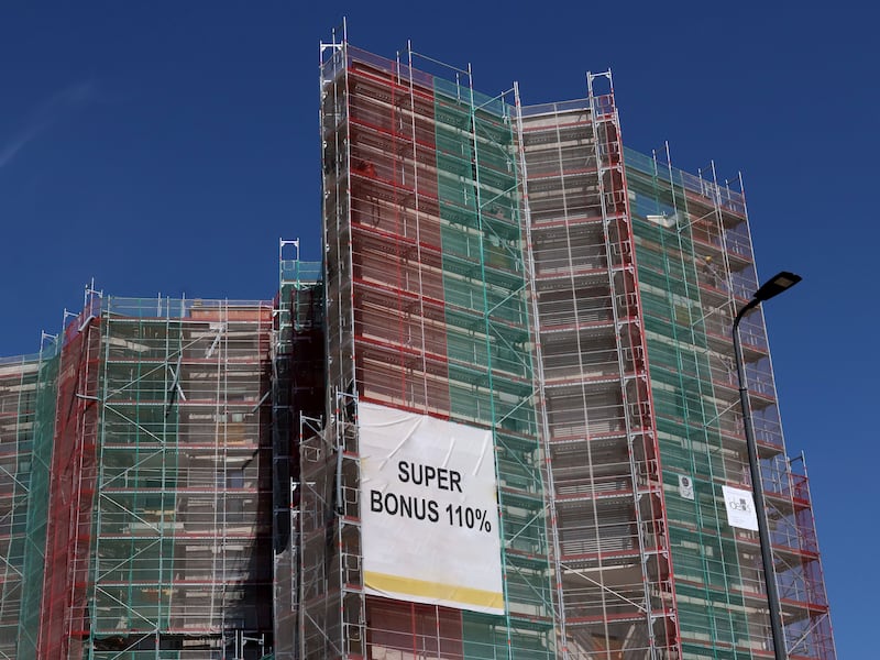 Maxi frode da 37 milioni sul Superbonus di Conte: con i soldi dello Stato finanziati anche ecomostri e abusivi