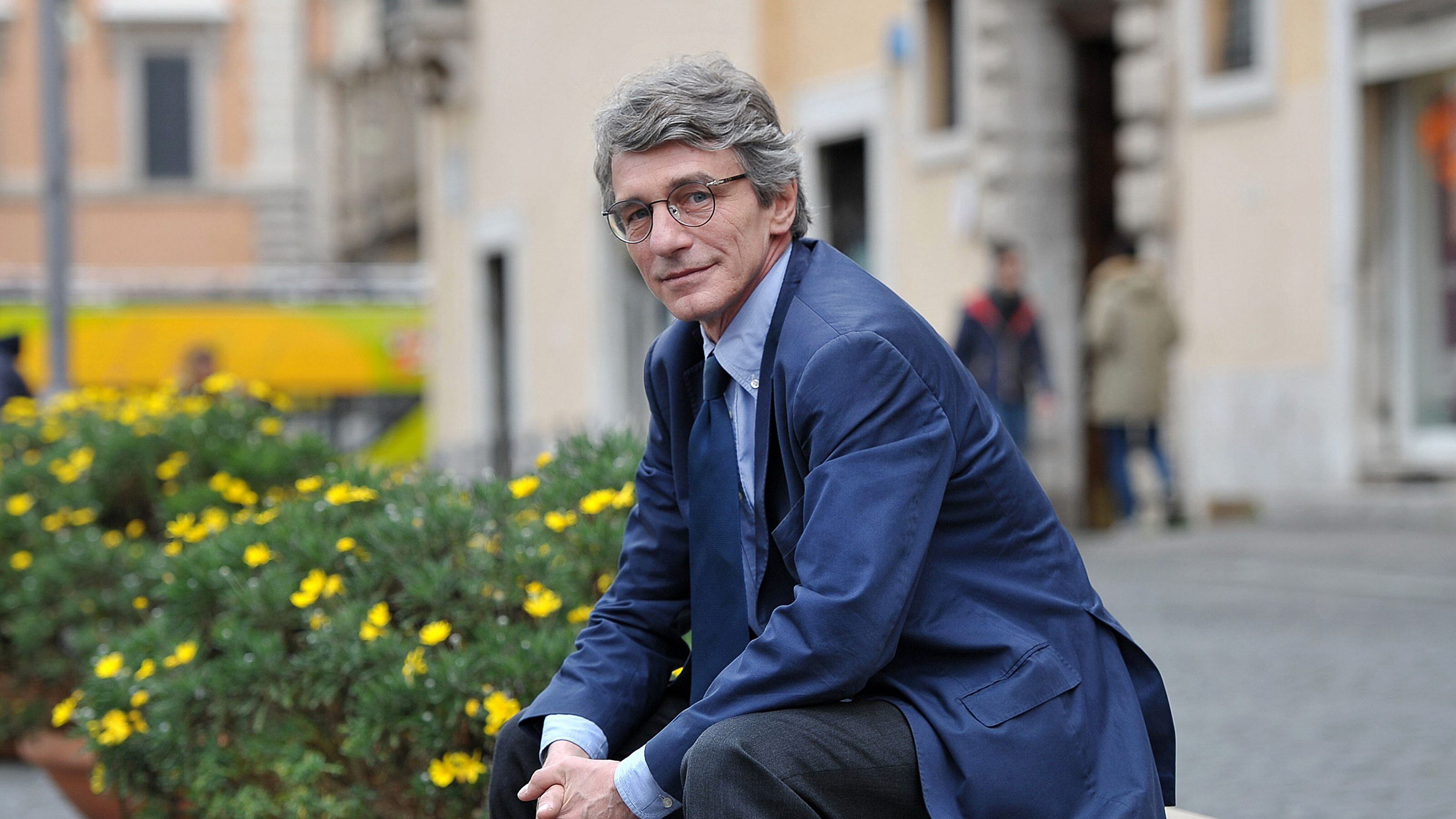 "Nessuna correlazione?". È bufera sulle parole di Paolo Becchi per David Sassoli