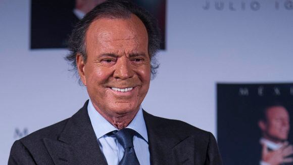 Julio Iglesias padre a 75 anni. Un 43enne di Valencia è suo figlio biologico