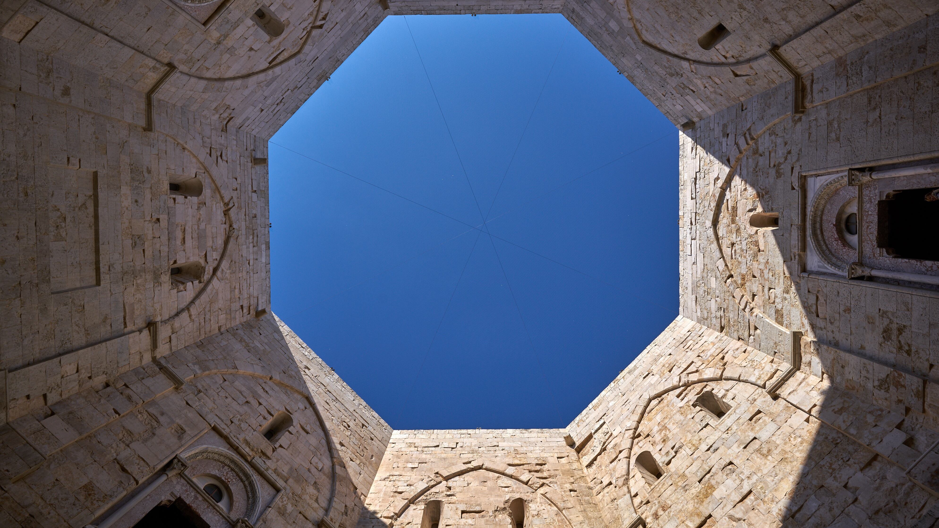 Dal Maschio Angioino a Castel del Monte: quali castelli medievali visitare in Italia