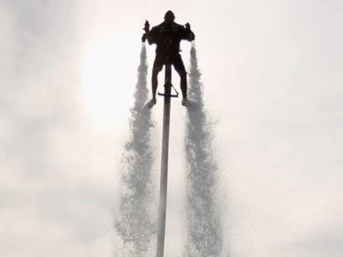 "C'è un uomo col jet pack". Lo strano "avvistamento" nei cieli di Los Angeles
