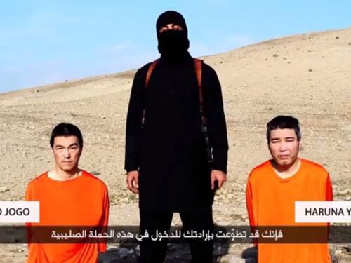 Come si vive sotto l'Isis, dalle regole sulla preghiera fino all'elettroshock